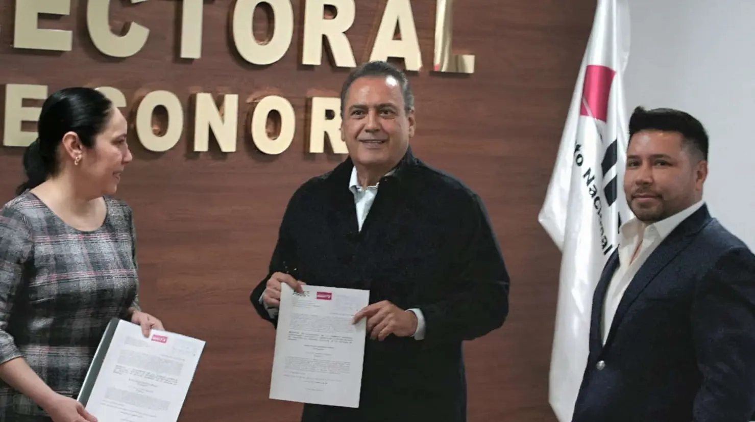 VIDEO | Manlio Fabio Beltrones se registra como candidato al Senado por Sonora