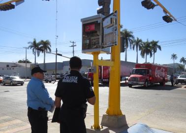 Colocan semáforo en calle Sufragio y Norte en Ciudad Obregón; costó 1.6 mdp