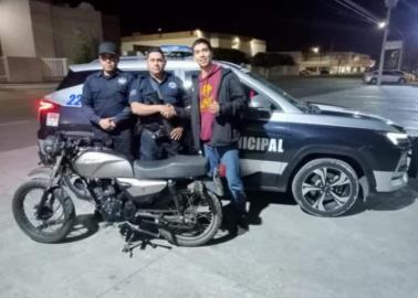 Policías de Cajeme encuentran y entregan a su propietario motocicleta que recien había sido robada