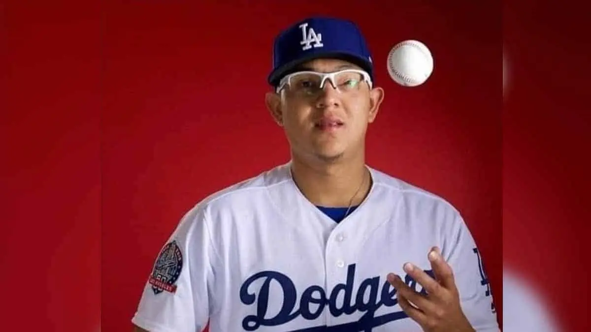 Julio Urías muy cerca de reaparecer en el beisbol japonés
