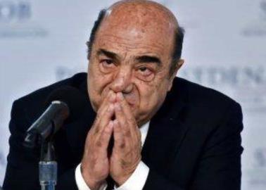 Hija de Murillo Karam pide prisión domiciliaria para su padre