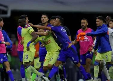 VDEO | Así se originó la bronca entre auxiliares de la máquina celeste del Cruz Azul y las Águilas del América