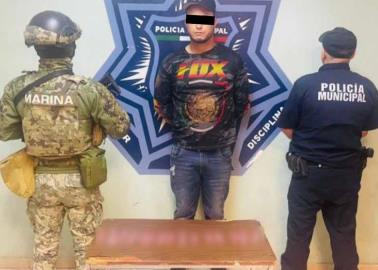 Autoridades detienen en Cajeme a hombre con droga mientras saltaba la barda de un panteón