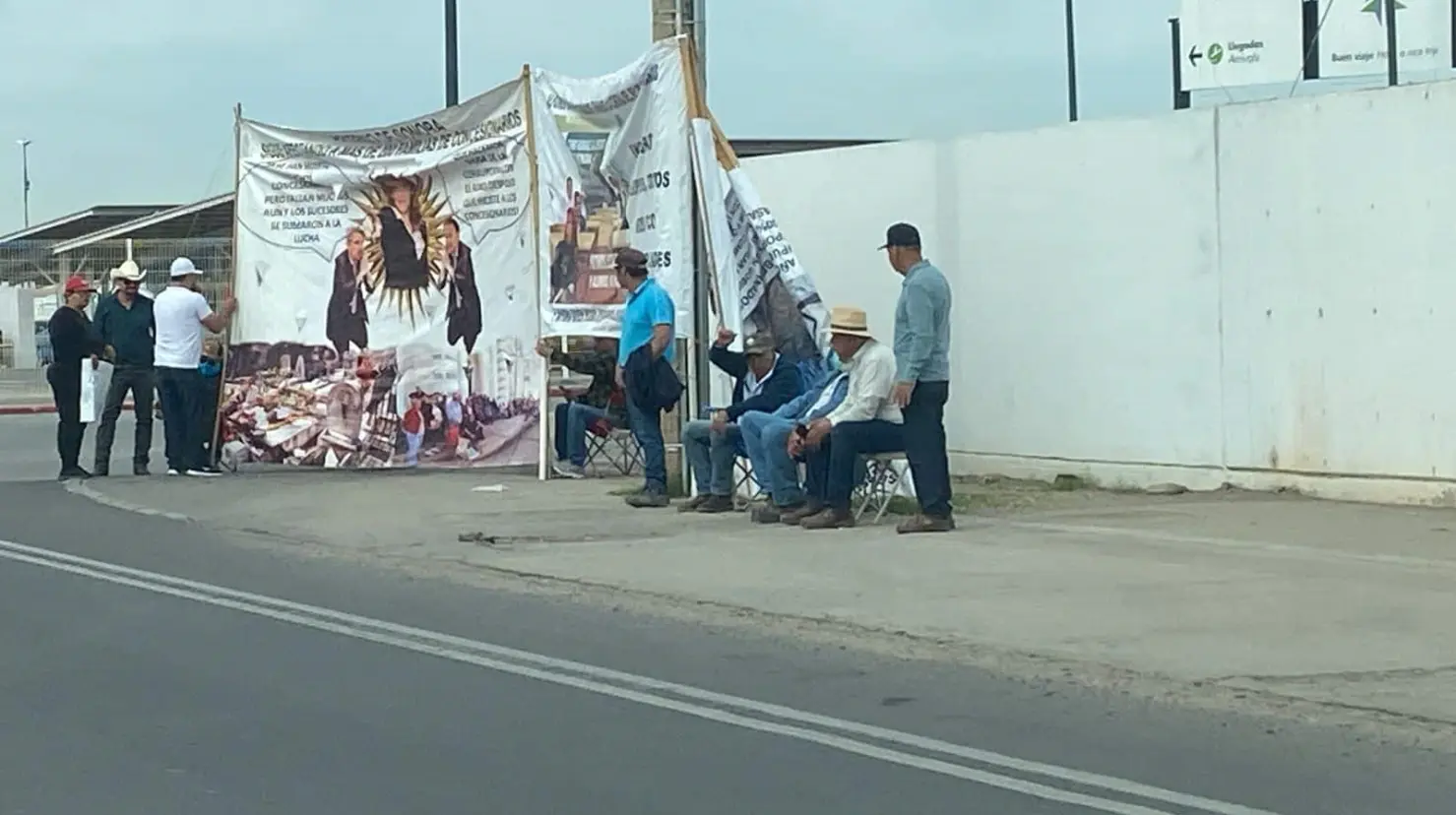 PESP detiene a tres concesionarios del transporte que se manifestaban en Aeropuerto de Hermosillo