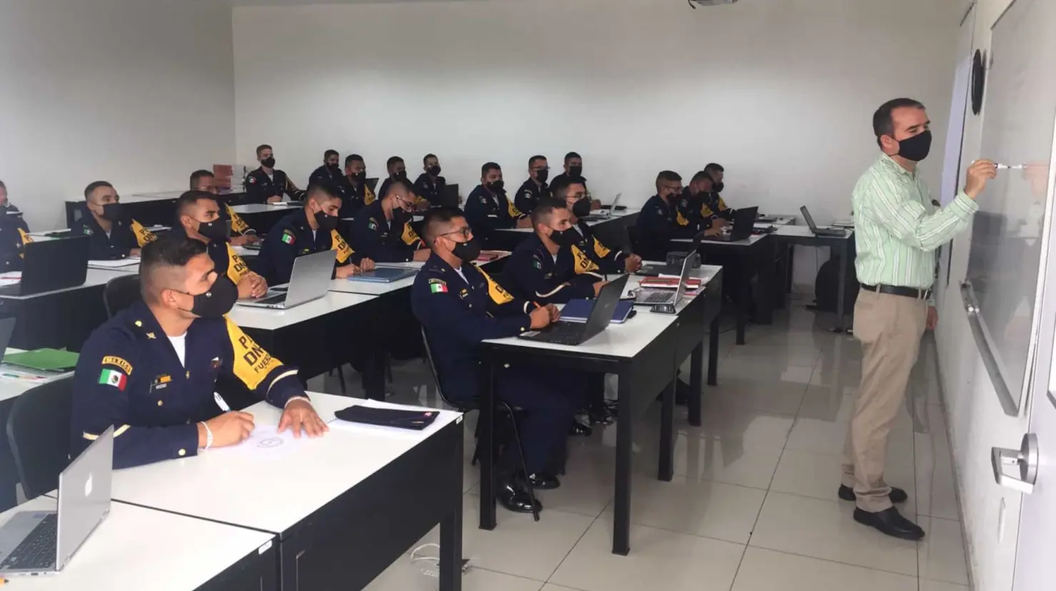 Hay trabajo en la Sedena; abren vacantes para trabajar como docente | REQUISITOS