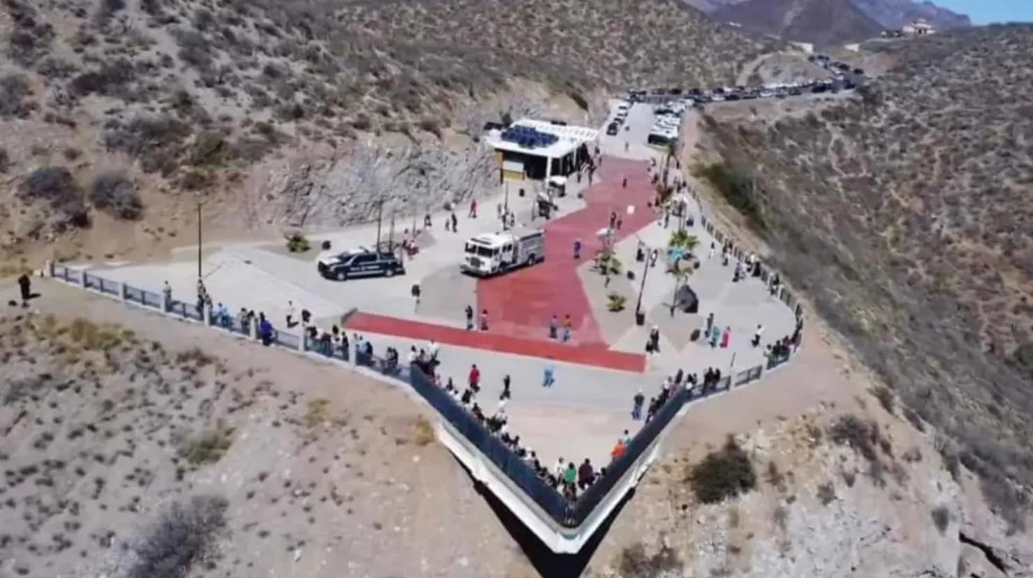 Hombre cae del Mirador de San Carlos