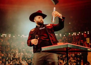 Critican a Carín León por promover sustancias prohibidas en el concierto de su natal Hermosillo