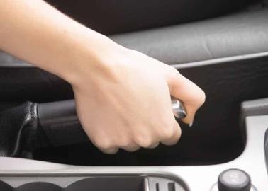 ¿En qué momento debo utilizar el freno de mano de mi carro?