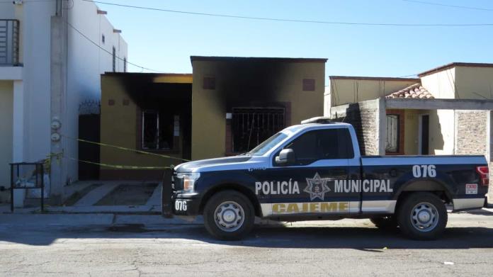 Bomberos localizan a par de calcinados mientras apagaban un incendio en Cajeme Bomberos localizan a par de calcinados mientras apagaban un incendio en Cajeme