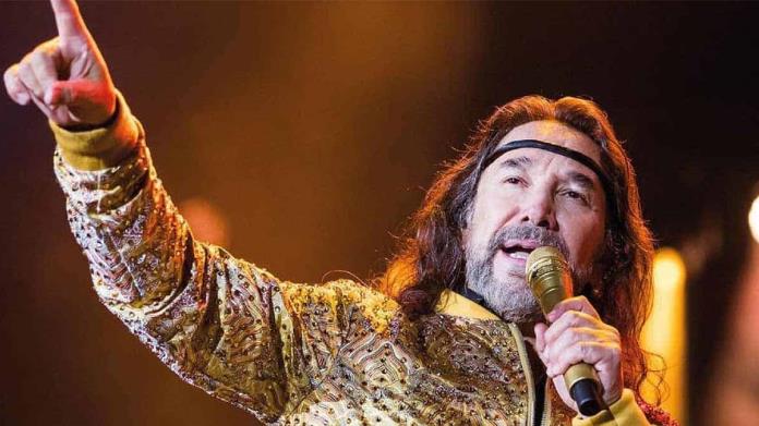 VIDEO | El Buki rinde homenaje a La Gilbertona en pleno concierto en Mazatlán