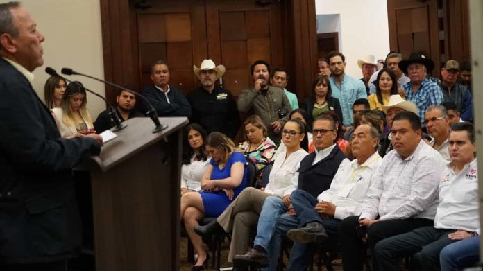 Beltrones y Zambrano coinciden: Unidos PRI, PAN y PRD, vamos a detener la demolición de las instituciones Beltrones y Zambrano coinciden: Unidos PRI, PAN y PRD, vamos a detener la demolición de las instituciones