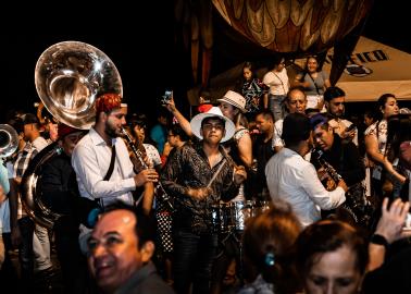 Polémica en Mazatlán: buscan prohibir bandas en playas y causan debate en redes