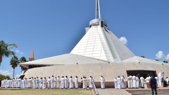 Sacerdotes renuevan sus votos en Ciudad Obregón Sacerdotes renuevan sus votos en Ciudad Obregón