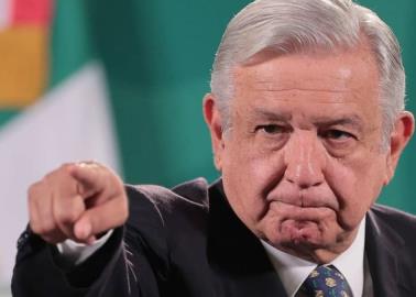 AMLO llama ignorante a Milei y defiende al Papa Francisco