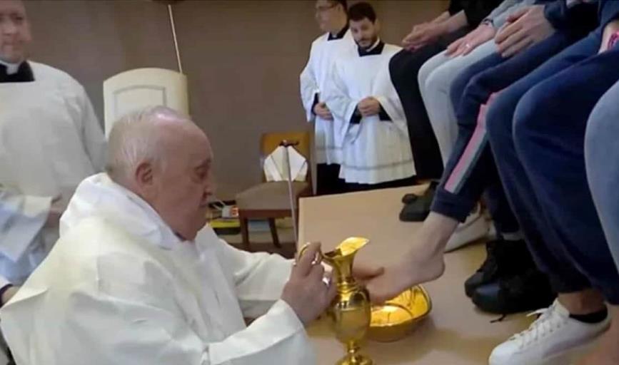 Semana Santa: Papa Francisco lava los pies a reclusas