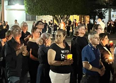 Participan fieles en procesión del silencio