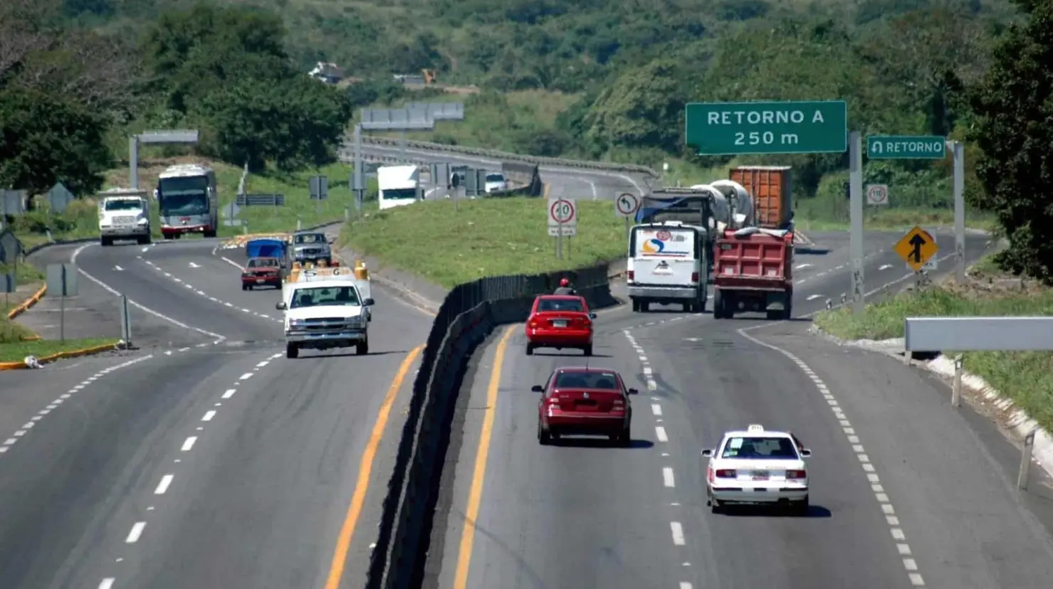 Esta es la multa por manejar lento en carreteras y entorpecer el tránsito en 2024