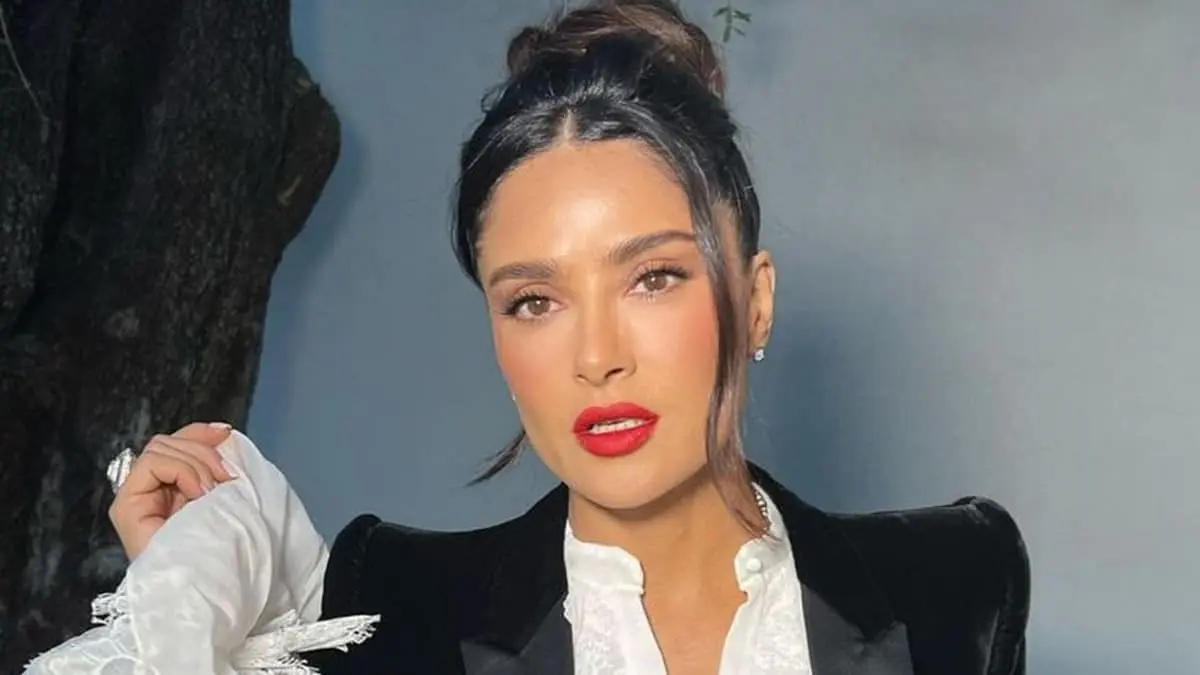 Salma Hayek cambia de género con Inteligencia Artificial y sus fans enloquecen