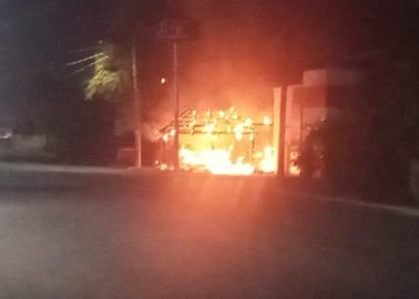 Arde puesto de mariscos en Cajeme