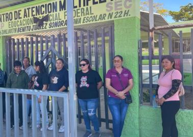 Madres de familia toman el CAM 37; exigen destitución de supervisora