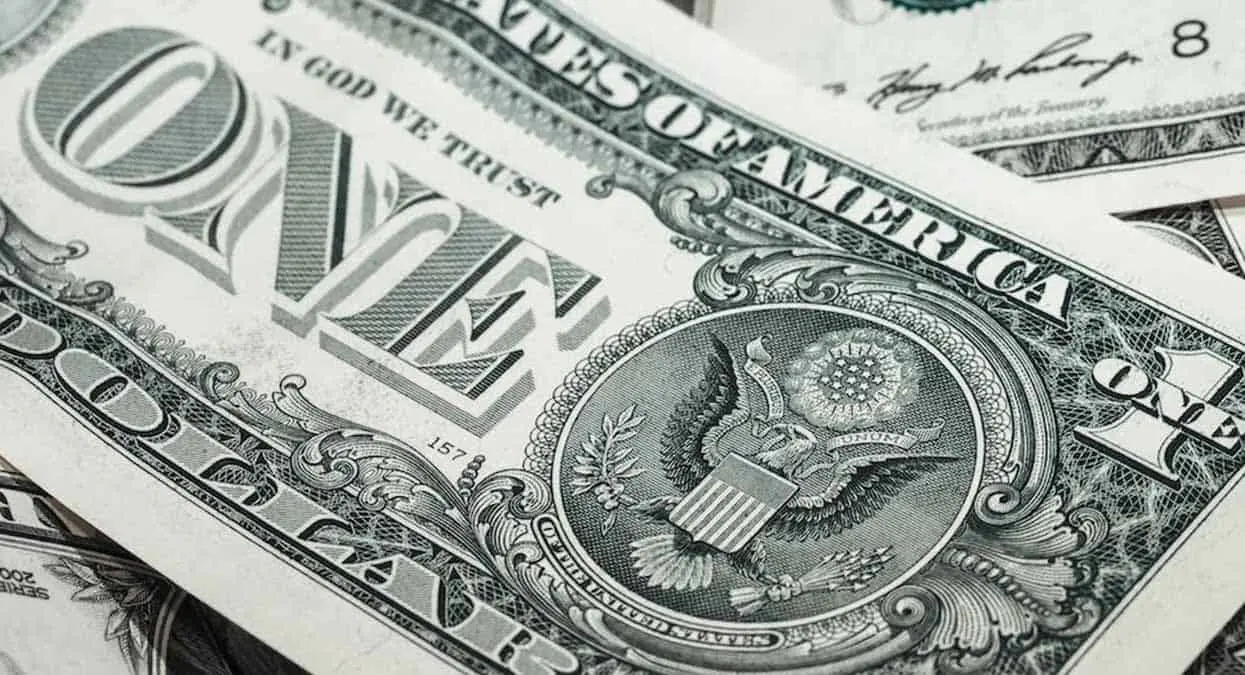 Precio del dólar hoy 18 de abril: el peso vuelve a tropezar y su valor disminuye