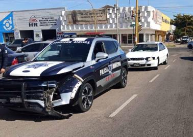 Choca patrulla en pleno Centro de Ciudad Obregón