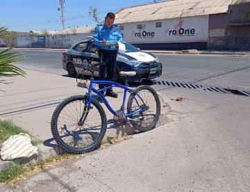 Choca ciclista con pick up en Ciudad Obregón