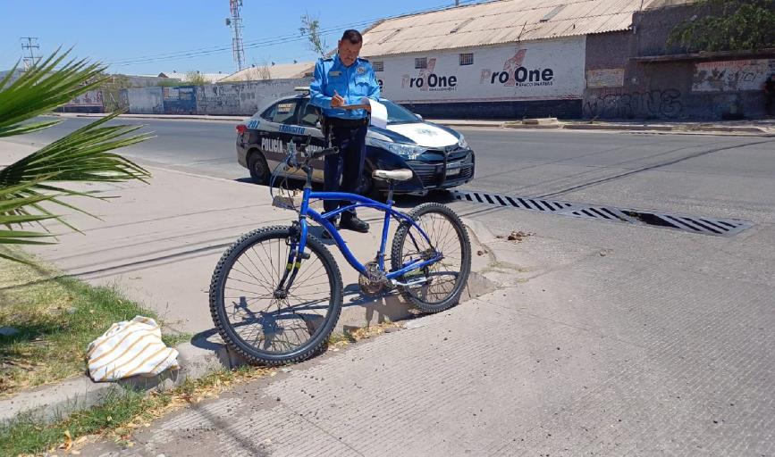Choca ciclista con pick up en Ciudad Obregón