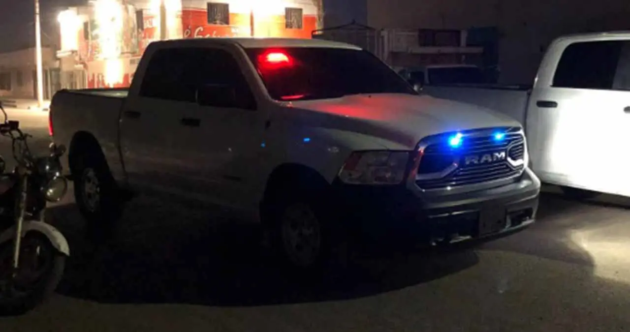 Sujetos armados roban camioneta