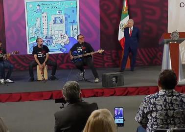 AMLO felicita a los ni&ntilde;os en su d&iacute;a y los festeja con m&uacute;sica de "Los Patita de Perro"