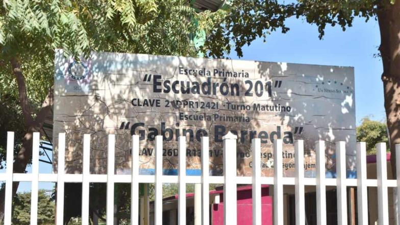 Madres de familia toman escuela en Cajeme por presunta deshonestidad de docente