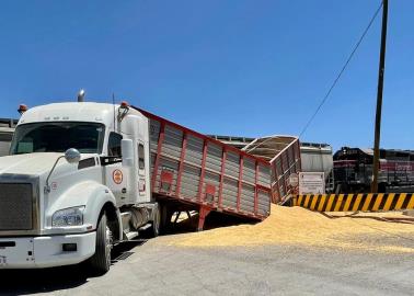 Tren embiste a un tráiler en Ciudad Obregón; chofer quiso ganarle el paso