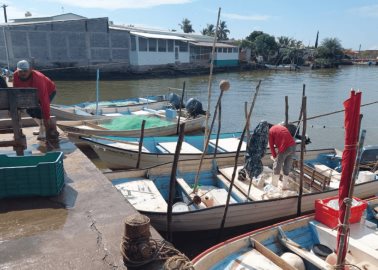 Pescadores ribereños viven las de "Caín"