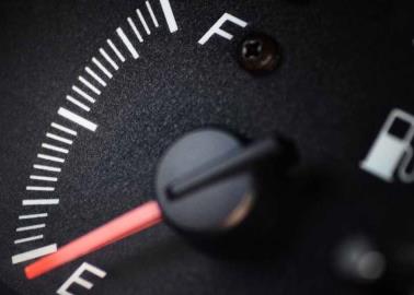 ¿Cómo saber cuánta gasolina tiene mi carro si la aguja no marca?