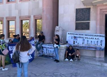 Habitantes de Urbi Villas del Rey piden regularización de sus viviendas