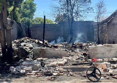 Prende en llamas vivienda en la colonia Matías Méndez, al noreste de Ciudad Obregón