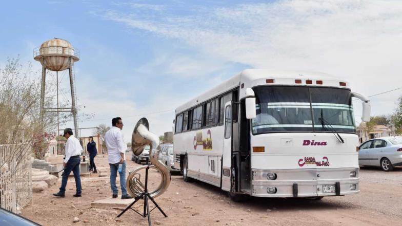 Familias acuden al Panteón por el Día de las Madres