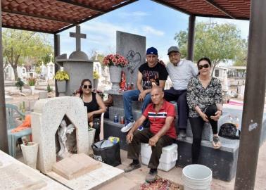 Familias acuden al Panteón por el Día de las Madres