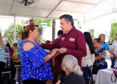 Acompaña a mamás en su día, Javier Lamarque Acompaña a mamás en su día, Javier Lamarque