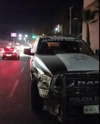 Conductor choca con patrulla de la POLICÍA ESTATAL en Cajeme