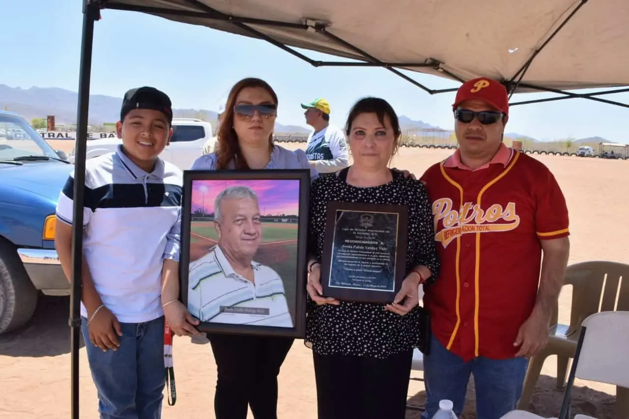Rinden homenaje a Jesús Pablo López Valdéz en la inauguración de la Liga Promocional de Béisbol