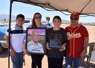 Rinden homenaje a Jes&uacute;s Pablo L&oacute;pez Vald&eacute;z en la inauguraci&oacute;n de la Liga Promocional de B&eacute;isbol