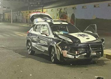 Choca patrulla en la colonia Centro de Ciudad Obregón