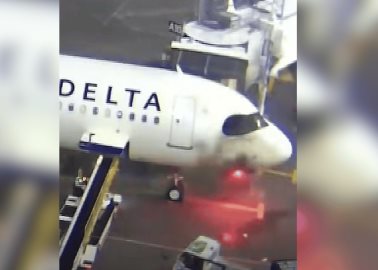 Se incendia Avión de Delta Air al aterrizar en Seattle, el vuelo provenía de México