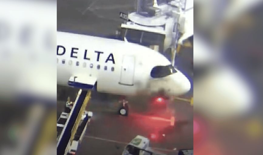 Se incendia Avión de Delta Air al aterrizar en Seattle, el vuelo provenía de México