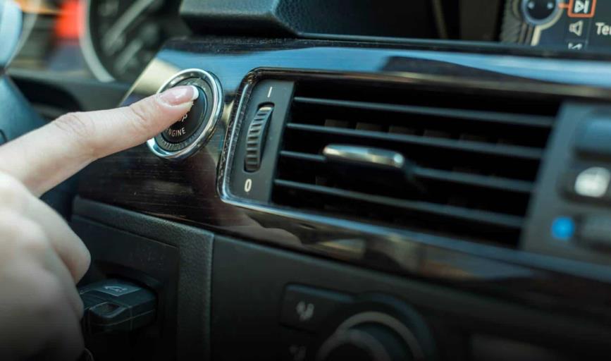 Así puedes hacer que el aire acondicionado de tu auto enfríe más, según expertos