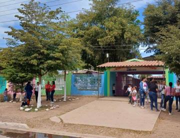 Padres de familia toman jardín de niños en Bácum; estas son sus exigencias