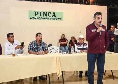 Javier Lamarque reconoce a docentes en su día