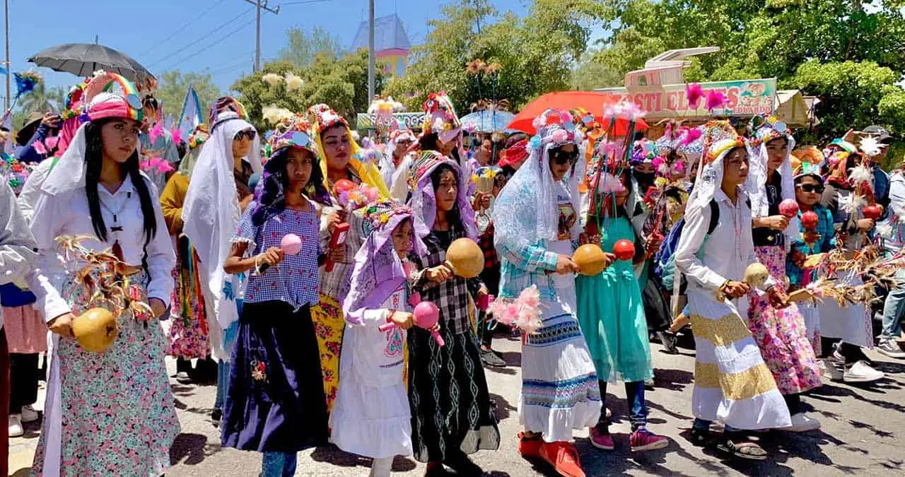 Realizan peregrinación de la Santísima Trinidad