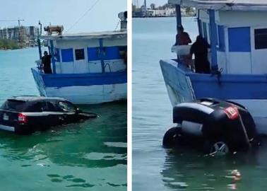 Video | Camioneta se hunde en el mar por descuido de su conductor